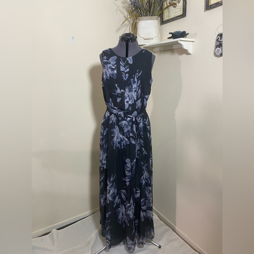 Floral long dress. Good condition. Very pretty